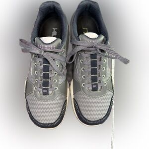 💙KURU Gray Athletic Shoes